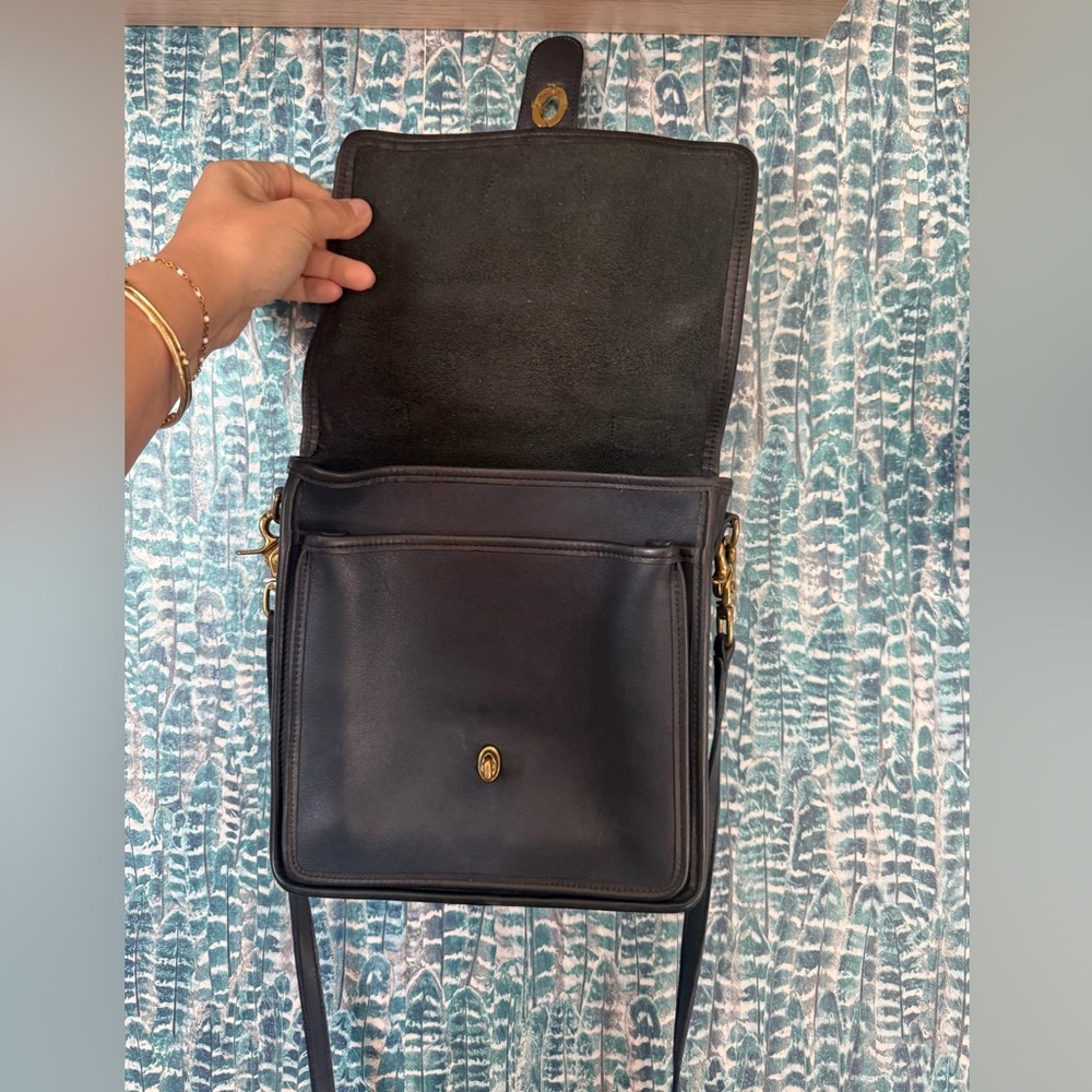 Vintage Coach Black Leather Station Bag Crossbody - Made in USA - 1990’s - Picture 4 of 6